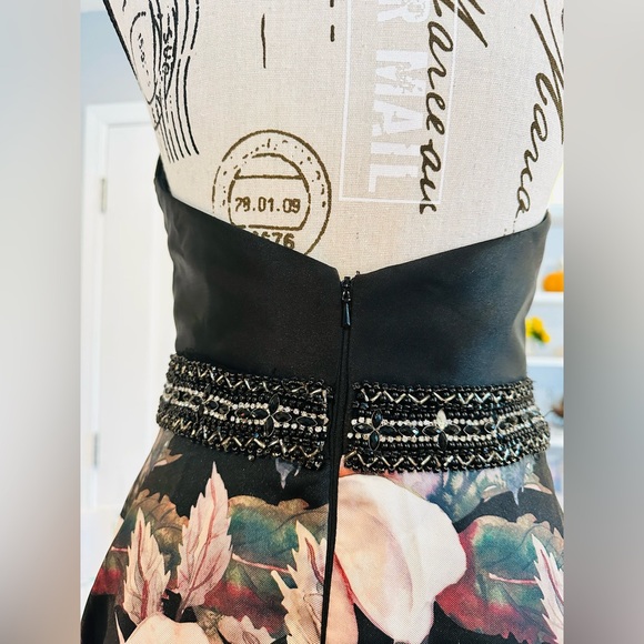 Chic Floral A-Line Party Dress in Black and Pink - Picture 8 of 16